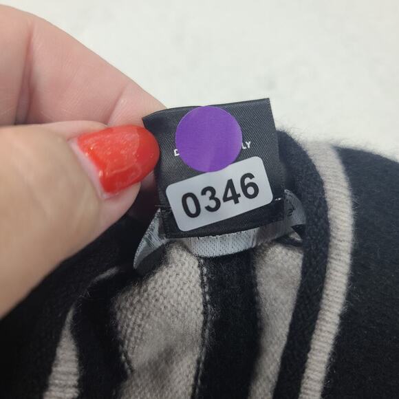 C by Bloomingdale's women's 100% cashmere black/white cape sweater size L/XL - Picture 10 of 10